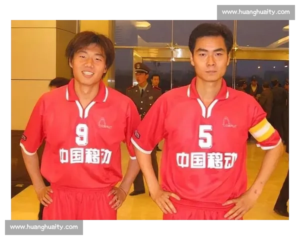 比赛中断腿事件引发广泛关注，伤痛背后的运动员心理与伤后恢复探讨